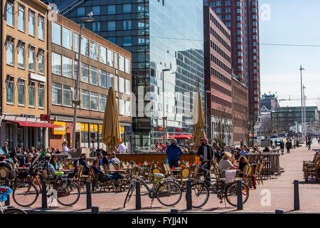 Les cafés et restaurant sur Binnenrotte street, downtown, Rotterdam, Pays-Bas, Banque D'Images