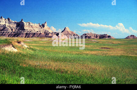 Grade 1 : les nuages se déplacer dans plus de l'herbe à plaines Badlands National Park (Dakota du Sud) Banque D'Images