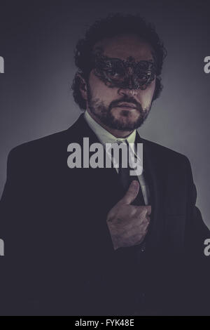 Luxe, Portrait d'homme élégant, mystérieux Masque de Venise Banque D'Images