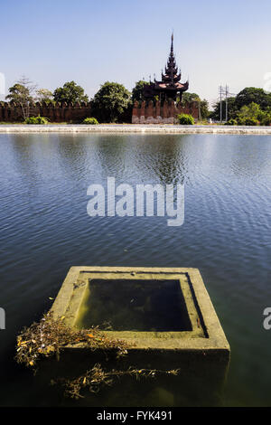 Canal au palais de Mandalay, Myanmar, Mandalay, en Asie Banque D'Images