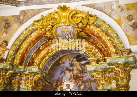 Arc couvert de feuille d'or de la religion Banque D'Images