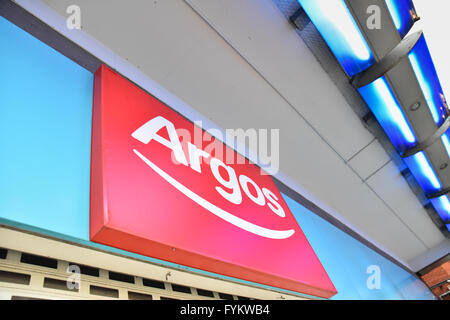 Wood Green, Londres, Royaume-Uni. 27 avril 2016. Les bénéfices ont baissé Argos par 36  % comme les consommateurs achètent moins d'appareils électriques. Banque D'Images