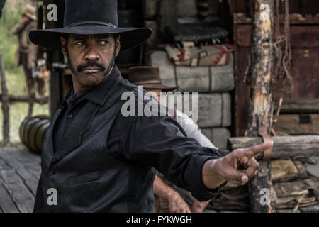 DATE DE SORTIE : Septembre 23, 2016 Title : The Magnificent Seven STUDIO : Columbia Pictures Réalisateur : Antoine Fuqua PLOT : sept hommes d'armes à feu dans le vieil ouest progressivement ensemble pour aider un village pauvre contre les voleurs sauvage Photo : Denzel Washington comme Sam Chisolm (crédit Image : c Columbia Pictures/images/) Banque D'Images