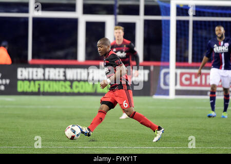 Le Mercredi, Avril 27, 2016 : Portland Timbers Darlington Nagbe milieu (6) partie en action pendant le match entre MLS Timbers de Portland et le New England Revolution tenue au Stade Gillette à Foxborough dans le Massachusetts. La Nouvelle Angleterre liée Portland 1-1. Eric Canha/CSM Banque D'Images