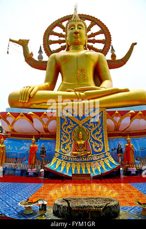 Siddharta dans le temple bangkok asia dragon Banque D'Images