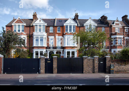 Maisons sur Clapham Common Northside - LONDON UK Banque D'Images