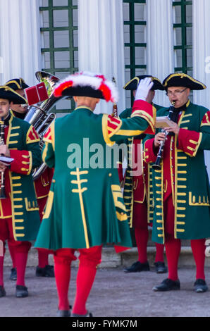 Orchestre en robe ancienne à Peterhof, Russie Banque D'Images