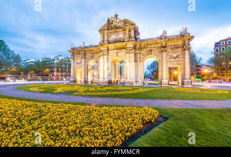 La porte de Alacala (Puerta de Alcala) est un l'un des portes anciennes de la ville de Madrid, Espagne. Il a été l'entrée de gens co Banque D'Images