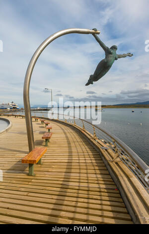 Amor al Viento (amour du vent) statue sur le front de mer, Puerto Natales, en Patagonie, au Chili Banque D'Images