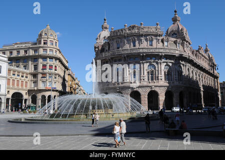 Fontaine de Giuseppe Crosa di Vergagni à la Piazza de Ferrari, dans l'arrière du palais des Doges, Gênes. Banque D'Images