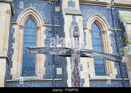La cathédrale de Southwark porte à Londres Angleterre ancienne religion et construction Banque D'Images