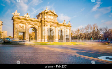 La porte de Alacala (Puerta de Alcala) est un l'un des portes anciennes de la ville de Madrid en Espagne. Il a été l'entrée de la population Banque D'Images