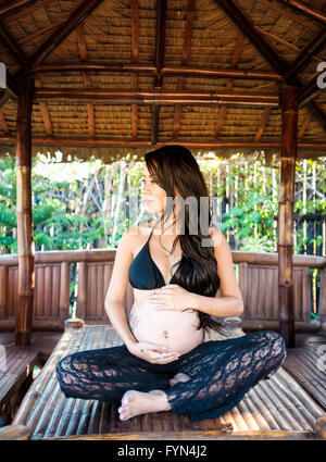 Beautiful pregnant Asian woman Banque D'Images