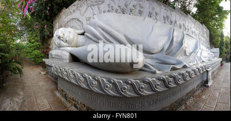 Immense statue bouddhiste Banque D'Images