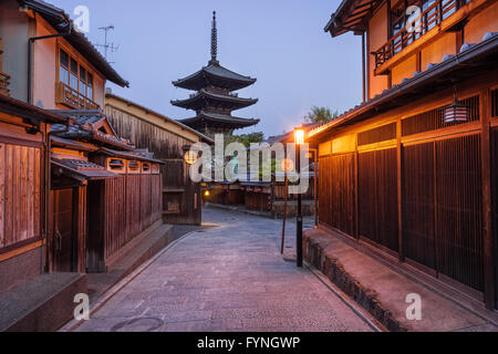 La pagode Yasaka à l'aube, Kyoto, Japon Banque D'Images