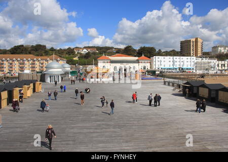 HASTINGS PIER LE JOUR DE C@S RÉOUVERTURE LE 27e Janvier 2016 après restauration Banque D'Images