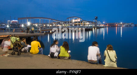 Rambla de Mar, Port Vell, Maremagnum, Barcelone, Espagne Banque D'Images