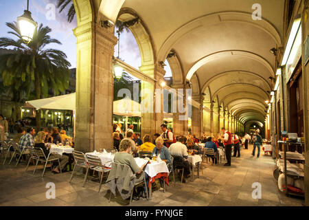Plaça Reial, Piaza Real, Plaza Reial, Royal Plaza, Restaurants, Barri Gotic, Barcelone, Catalogne, Espagne Banque D'Images