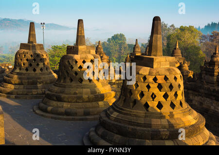 Temple de Borobudur, au crépuscule du temps, Yogyakarta, Java, Indonésie. Banque D'Images
