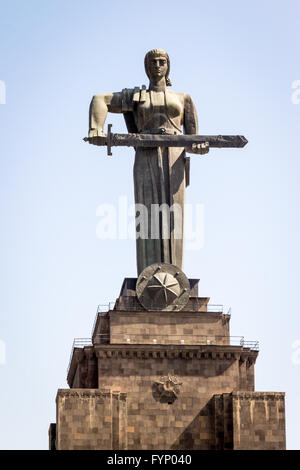 Statue de la mère Arménie à Victory Park, Yerevan, Arménie Banque D'Images