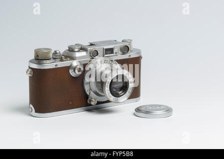 L'appareil photo Leica télémètre à partir de 1936 avec un Elmar 5cm lentille pliable Banque D'Images