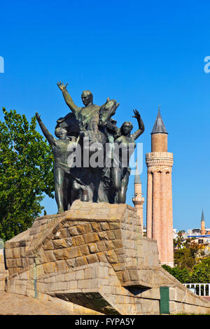 Mustafa Kemal Ataturk statue in Antalya Turquie Banque D'Images