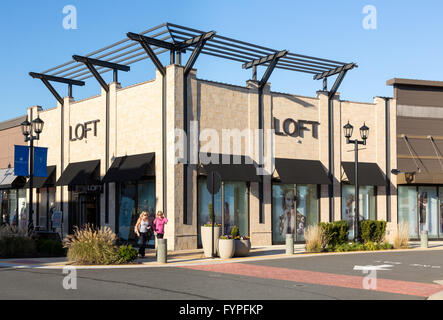 Magasin de vêtements Loft de Gainesville, Virginia Banque D'Images