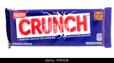 Winneconni, WI - 19 juin 2015 : Nestle Crunch candy bar Banque D'Images