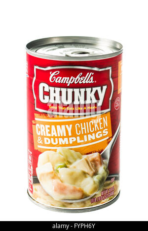 Winneconne, WI - 5 Février 2015 : Pouvez de Chunky de Campbell de la Crème de poulet et boulettes soupe. Banque D'Images