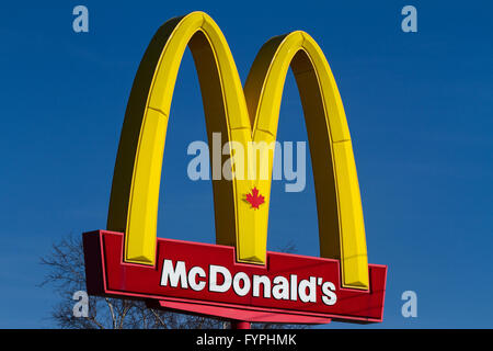 McDonald's restaurant fast food à Napanee, Ont., le 16 avril 2016. Banque D'Images