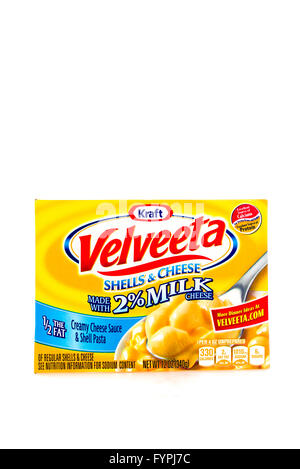 Winneconne, WI - 4 Février 2015 : Fort de coquilles Velveeta & fromage fait avec du lait 2  %. Kraft a été fondée en 1903 et est situé dans Banque D'Images