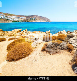 En Grèce, l'île de Mykonos et rock sea beach blue sky Banque D'Images