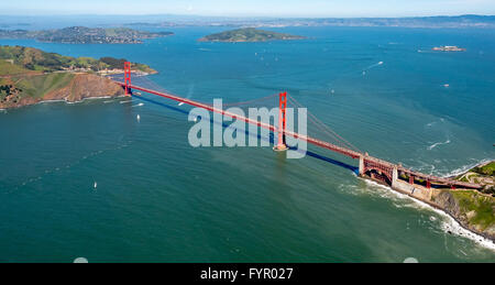 Vue aérienne, Golden Gate Bridge vu depuis le Pacifique de San Francisco, San Francisco, Californie, USA Banque D'Images