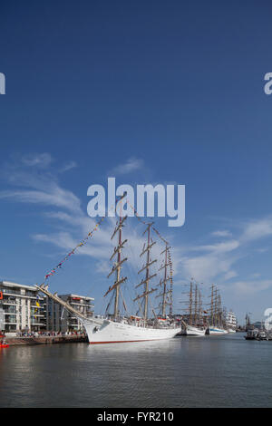 Nouveau port avec les bateaux à voile, voile Festival 2015, Bremerhaven, Brême, Allemagne Banque D'Images