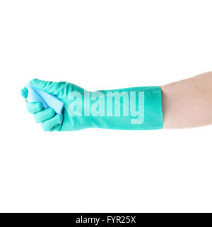 Gants en latex de caoutchouc dans la main tenant plus de l'éponge de cuisine blanc fond isolé Banque D'Images