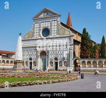 Façade du 15e siècle Basilica di Santa Maria Novella, Piazza di Santa Maria Novella Florence Toscane Italie Europe Banque D'Images