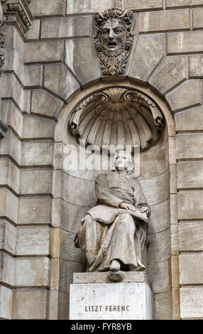 Statue de Ferenc Liszt hongrois à l'opera house, Budapest, Hongrie Banque D'Images