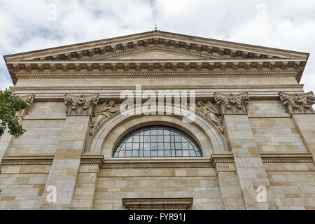 Budapest Basilique de Saint Stephen sur une journée nuageuse, la Hongrie. C'est une basilique catholique romaine construite en style néo-classique. Banque D'Images