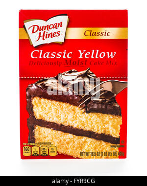 Winneconne, WI - 8 Février 2015 : Fort de Duncan Hines Classic Yellow cake mix. Banque D'Images