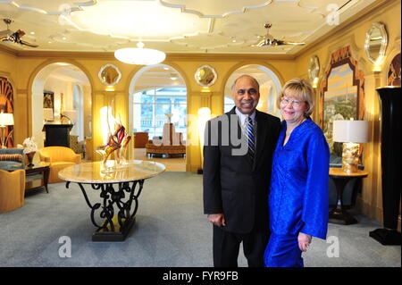 L'entrepreneur Frank l'Islam à son Potomac Maryland MD accueil qu'il avait construit avec son épouse Debbie Driesman Banque D'Images