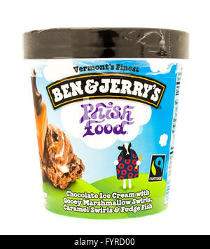 Winneconni, WI - 19 juillet 2015 : contenant de la glace Ben & Jerry's phish food saveur. Banque D'Images