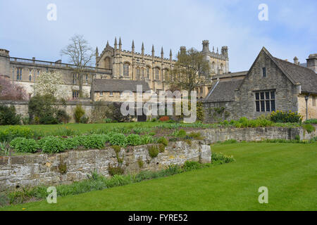 Christ Church War Memorial avec jardin derrière la cathédrale Christ Church, Oxford University, Oxford, Angleterre Banque D'Images