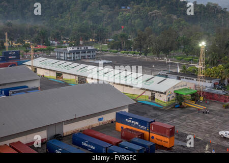 Le Centre d'accueil des navires de croisière d'extérieur de bâtiment à Santo Tomas de Castilla Guatemala Port Le port le plus achalandé en Amérique centrale Banque D'Images