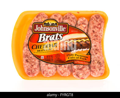 Winneconni, WI - 23 juin 2015 : Paquet de Johnsonville brats dans saveur de cheddar. Banque D'Images