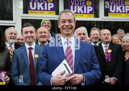 Leader de l'UKIP Nigel Farage lors d'une visite à Sheffield dans le Yorkshire du Sud, Royaume-Uni. Banque D'Images