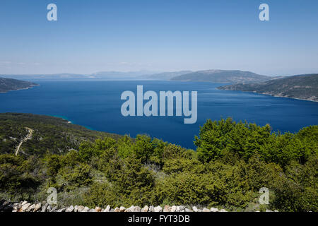 Vue sur mer sur la route de Lubenice, Cres, Croatie Banque D'Images