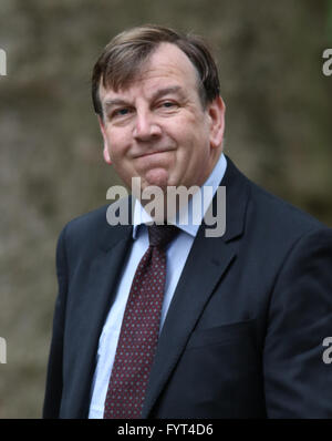 La culture Secrétaire John Whittingdale vu à Downing Street à Londres Banque D'Images