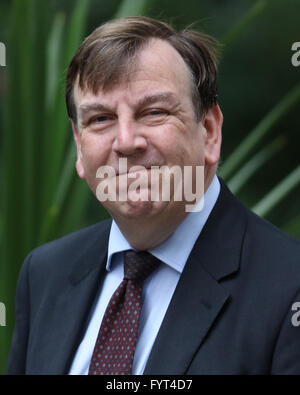 La culture Secrétaire John Whittingdale vu à Downing Street à Londres Banque D'Images