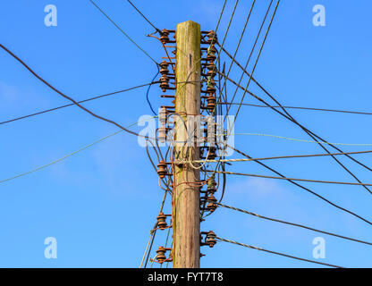 British Telecom poteau télégraphique en Angleterre, Royaume-Uni. Banque D'Images