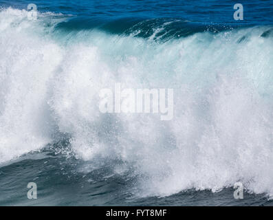 Vagues puissantes pause à Lumahai Beach, Kauai Banque D'Images